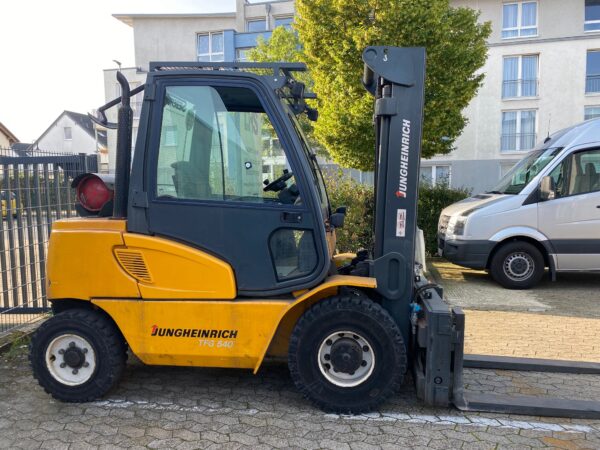 Jungheinrich TFG540 Gas Frontstapler / Hubhöhe 4500mm / 3.900kg Hubkraft / Seriennummer FN370961 / 2238 Betriebsstunden – Bild 2
