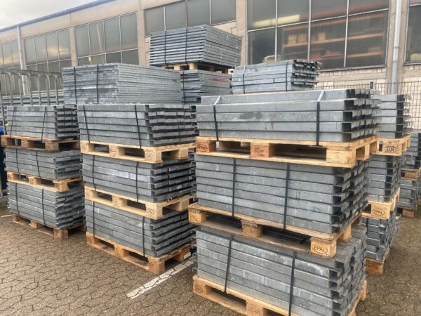 Tiefenstege für Regaltiefe 1200mm / verzinkt / Traversenaufnahme 50mm – Bild 2