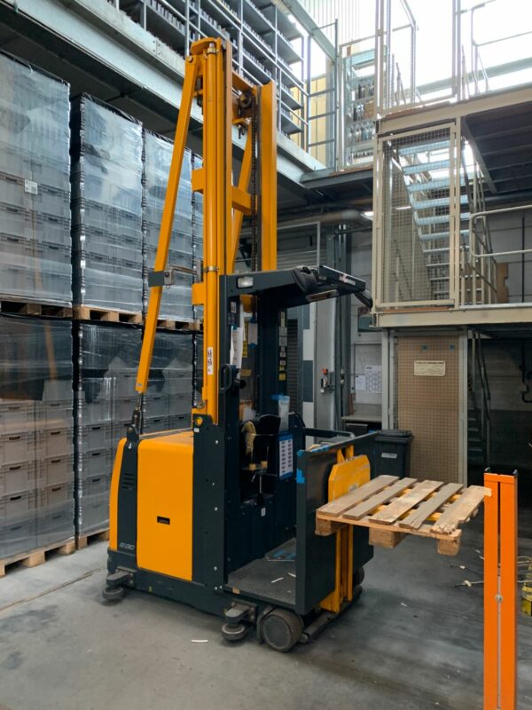 Jungheinrich EKS 310 Elektro Vertikal-Kommissionierer / Hubhöhe 6800mm / Hubkraft 1.000kg / 9000 Betriebsstunden