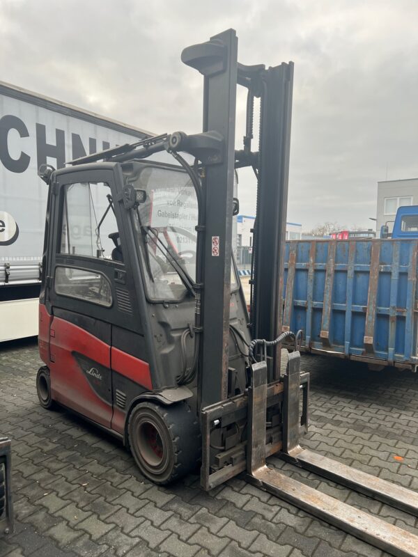 Linde Frontstapler E30 / 4x Verfügbar / Vollkabine / Hubhöhe 6.500mm / Hubkraft 3000 / Seitenschieber + Vorschub / Teleskopgabeln – Bild 4