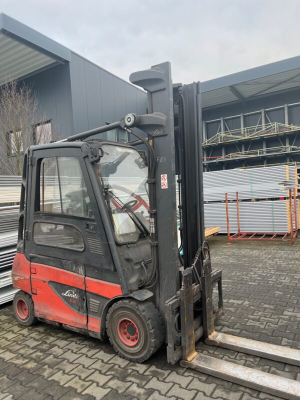 Linde Frontstapler E30 / 4x Verfügbar / Vollkabine / Hubhöhe 6.500mm / Hubkraft 3000 / Seitenschieber + Vorschub / Teleskopgabeln – Bild 6