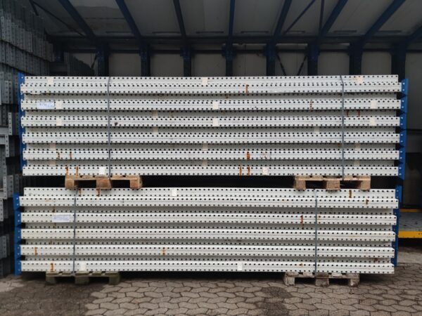 SSI Schäfer R600 Höhe 4.150mm/ Max. Feldlast 9.000 Kg / Tiefe 1.050mm / Traversenlänge 2.700mm / 3.000 kg / 900 Plätze
