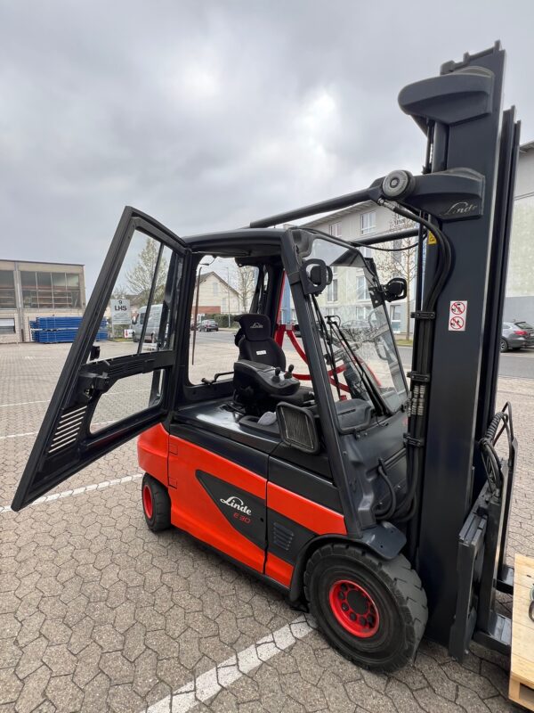 Linde Frontstapler E30 / 4x Verfügbar / Vollkabine / Hubhöhe 4.000mm / Hubkraft 3000 / Seitenschieber + Vorschub / Teleskopgabeln – Bild 6