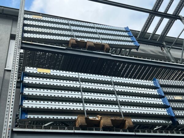 SSI Schäfer R600 Höhe 2300mm/ Max. Feldlast 9.000 Kg / Tiefe 1.050mm / Traversenlänge 2.700mm / 3.000 kg /  450 Stellplätze