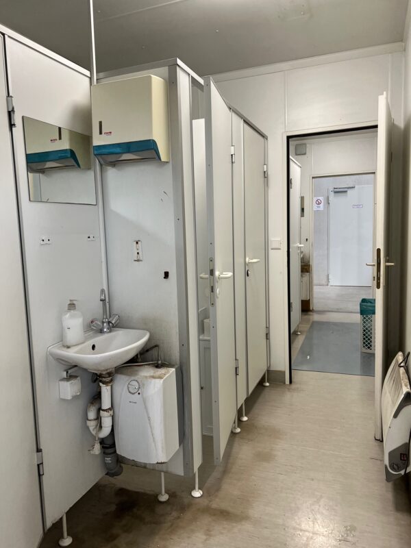 WC Container / Sanitärcontainer / Trennung Damen u. Herren / Gewicht ca. 4 Tonnen / sofort einsatzbereit – Bild 4