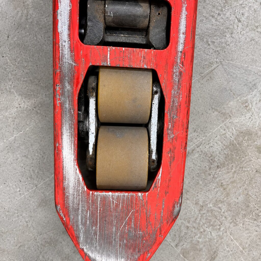 Linde MT 15 low-lift pallet truck | Lift height 200 mm | Capacity 1,000 kg | Used, image 2 of 3